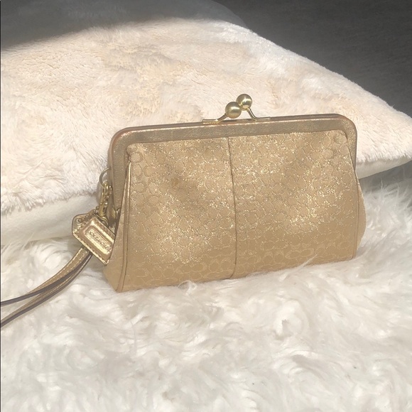 Coach Handbags - 3/$20⭐️COACH⭐️Wristlet